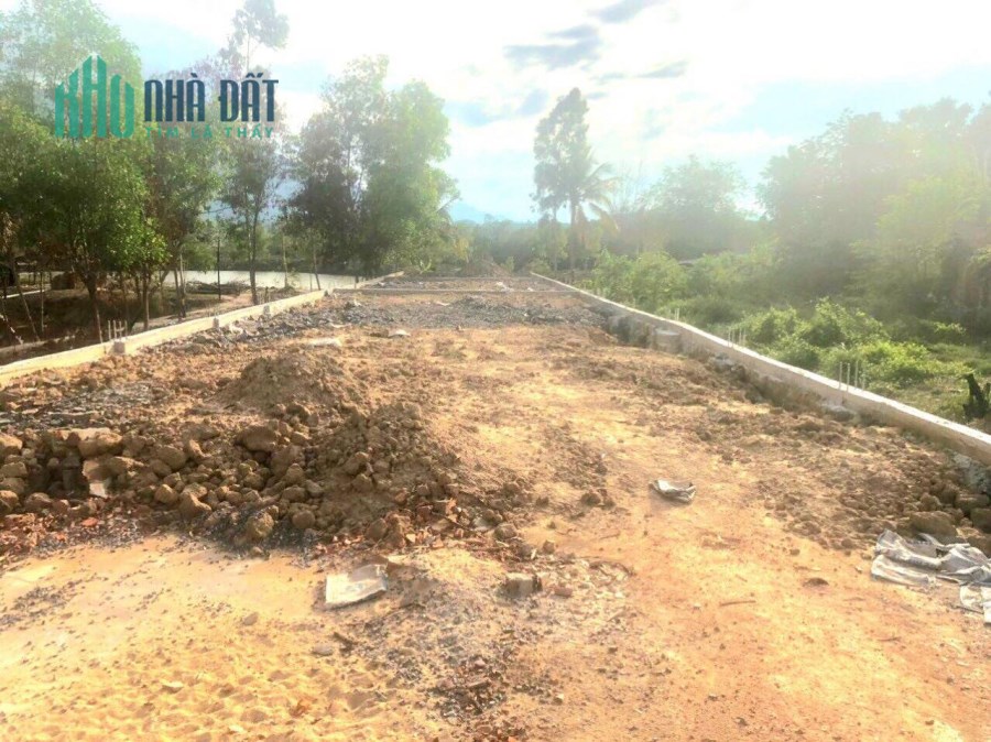 bán đất mặt tiền quốc lộ 1a sát trạm thu phí trường học Ninh Lộc Ninh Hoà lh 0985451850 Xuyên
