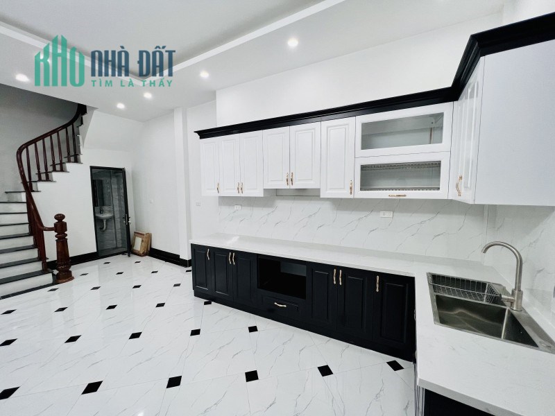 Bán nhà Chùa Quỳnh Hai Bà Trưng 52m2 x 5 tầng, MT 3.5m giá 8.25 tỷ