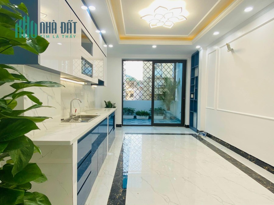 Cần bán gấp nhà mới xây 5 Tầng Nguyễn Văn Lộc