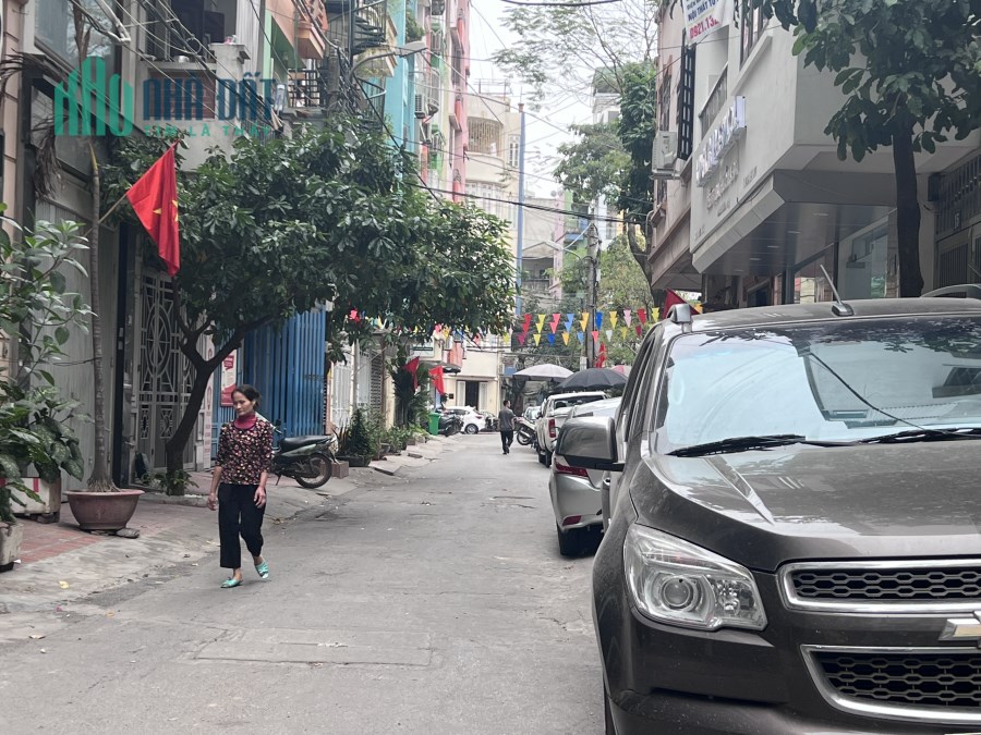 Giá đầu tư siêu tốt! Đất phân lô Nguyễn Xiển - 50m2 - Giá 9 tỷ - Ngõ ô tô, kinh doanh sầm uất