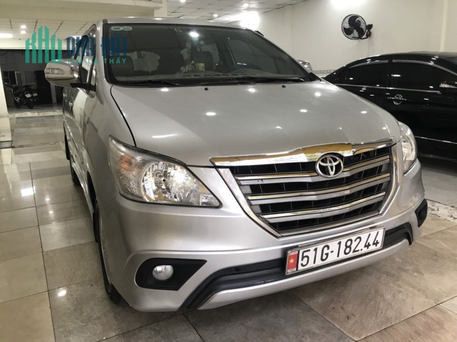 Xe Toyota Innova 2.0G 2012 đường Đông Bắc - P Tân Chánh Hiệp - Q12 TP HCM